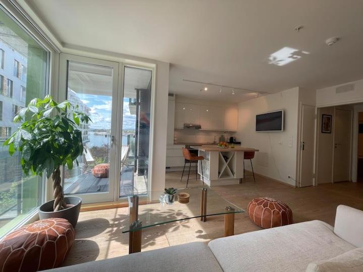 Appartement Exclusive Apartment, Sea View To Fjord, Located On Water In Center