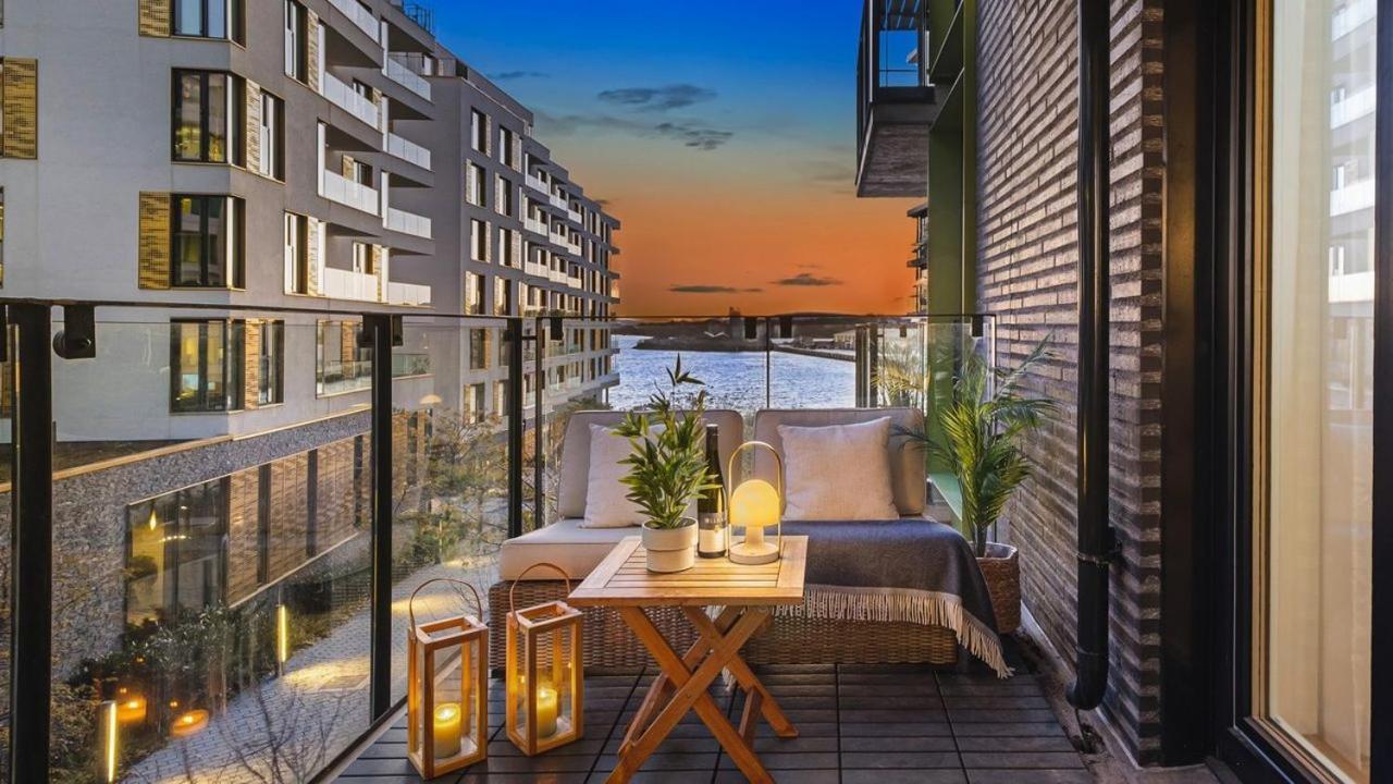 Exclusive Apartment, Sea View To Fjord, Located On Water In Center Appartement